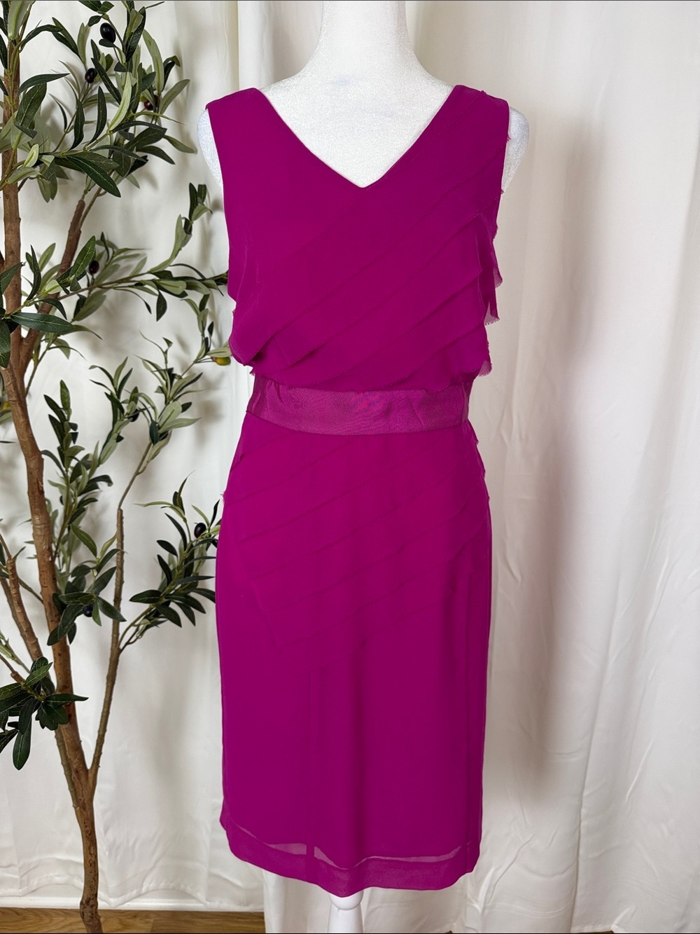 Banana Republic Sleeveless V-Neck Midi Dress in Fuchsia Sz 4 (DJ5)